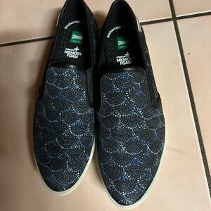 Women’s Cougar memory foam waterproof sneakers sz 7m